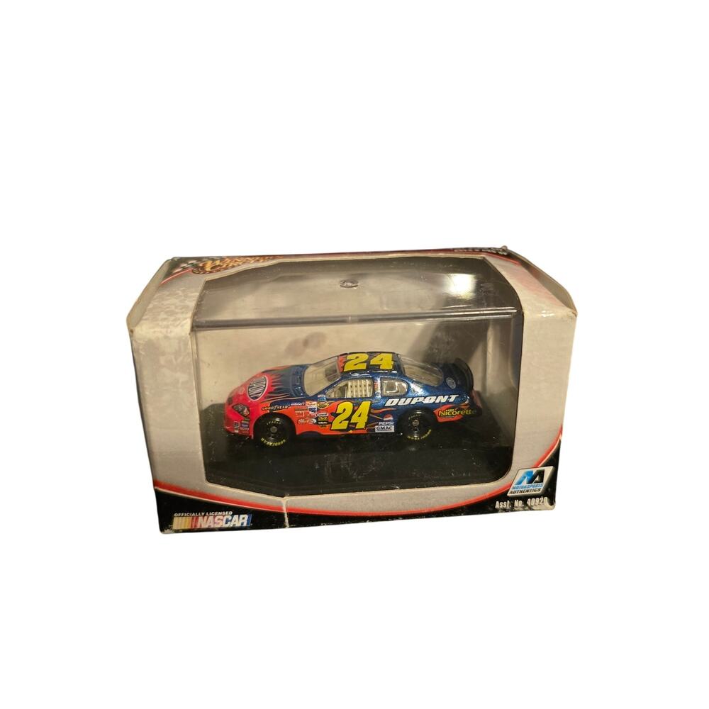 Jeff Gordon #24 DuPont Winner's Circle 1:87 Scale NASCAR Diecast Car